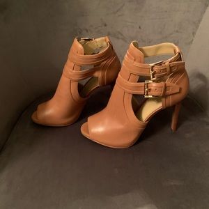 Micheal Kors strap open toe leather sandal